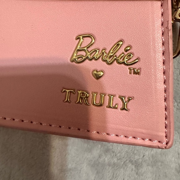This‎ is a Truly x Barbie mini bag, a limited edition made of 100% leather - Picture 9 of 12